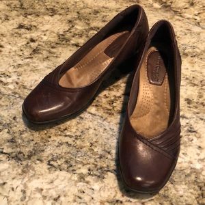 Earth Origins sz 8.5 brown leather pumps
